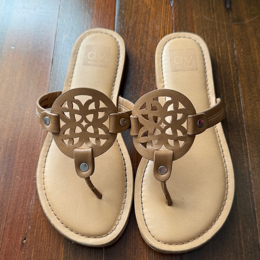 Dolce Vita Girls Tan Sandals with Cutout Design size 2
